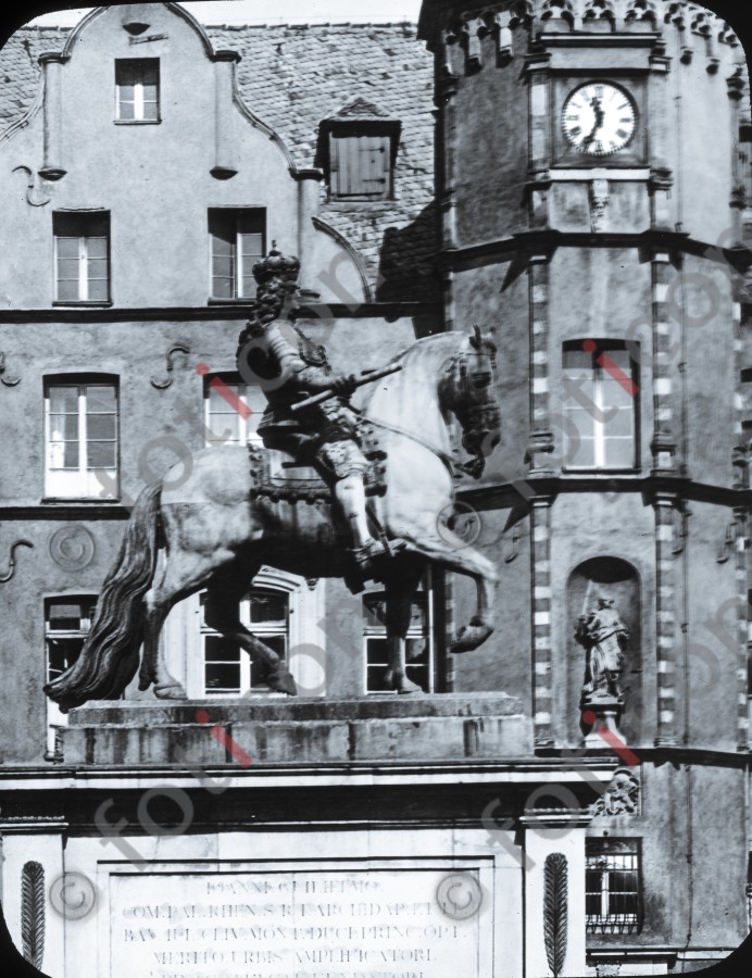 Das Jan-Wellem-Denkmal ; The Jan Wellem monument - Foto foticon-simon-340-030-sw.jpg | foticon.de - Bilddatenbank für Motive aus Geschichte und Kultur